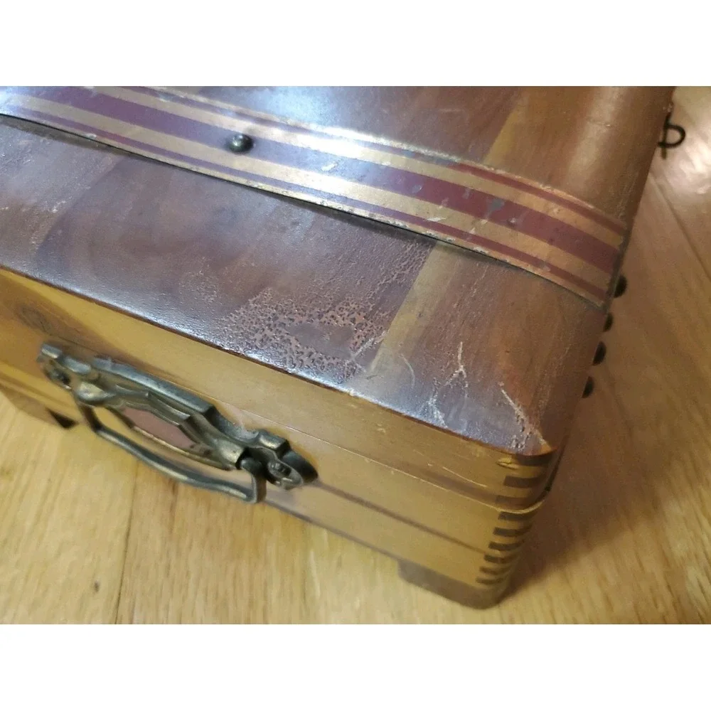 Distressed Vintage Cedar‎ Box Treasure Chest Hinged Lid Mirror Footed Lockable